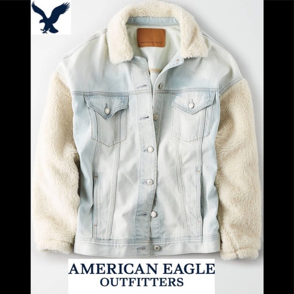 American Eagle Outfitters Jackets & Blazers - American Eagle faux Sherpa sleeve denim